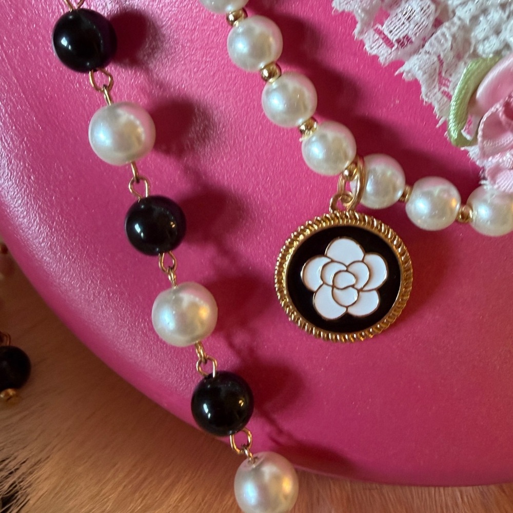 Pearl Necklace lookalike CC with Charms Very Long Brand New